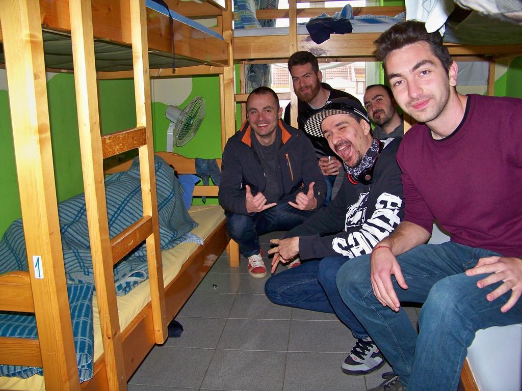 Yo Ho Hostel Varna Extérieur photo