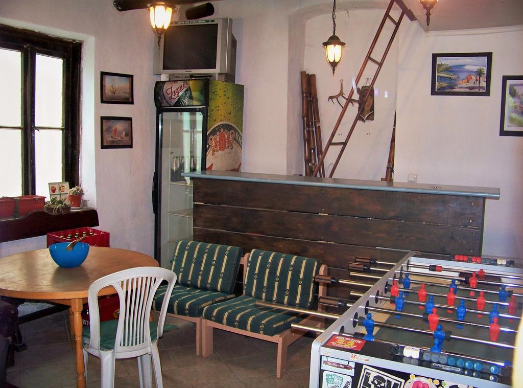 Yo Ho Hostel Varna Extérieur photo